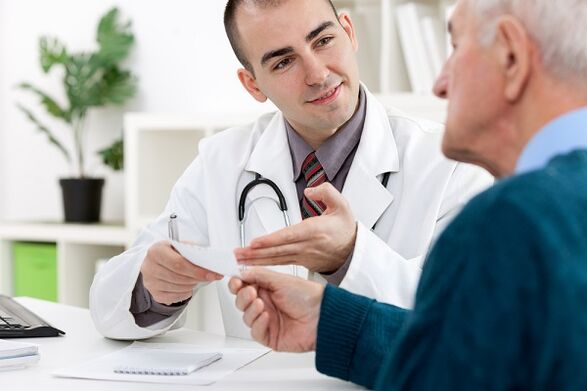 Aller chez le médecin en raison de la sortie pathologique chez les hommes